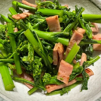 道の駅で美味しそうに見えたアスパラ菜をどうやって食べたらいいのか、レシピを参考にさせていただきました。簡単な一品になりました、ありがとうございました(^ ^)